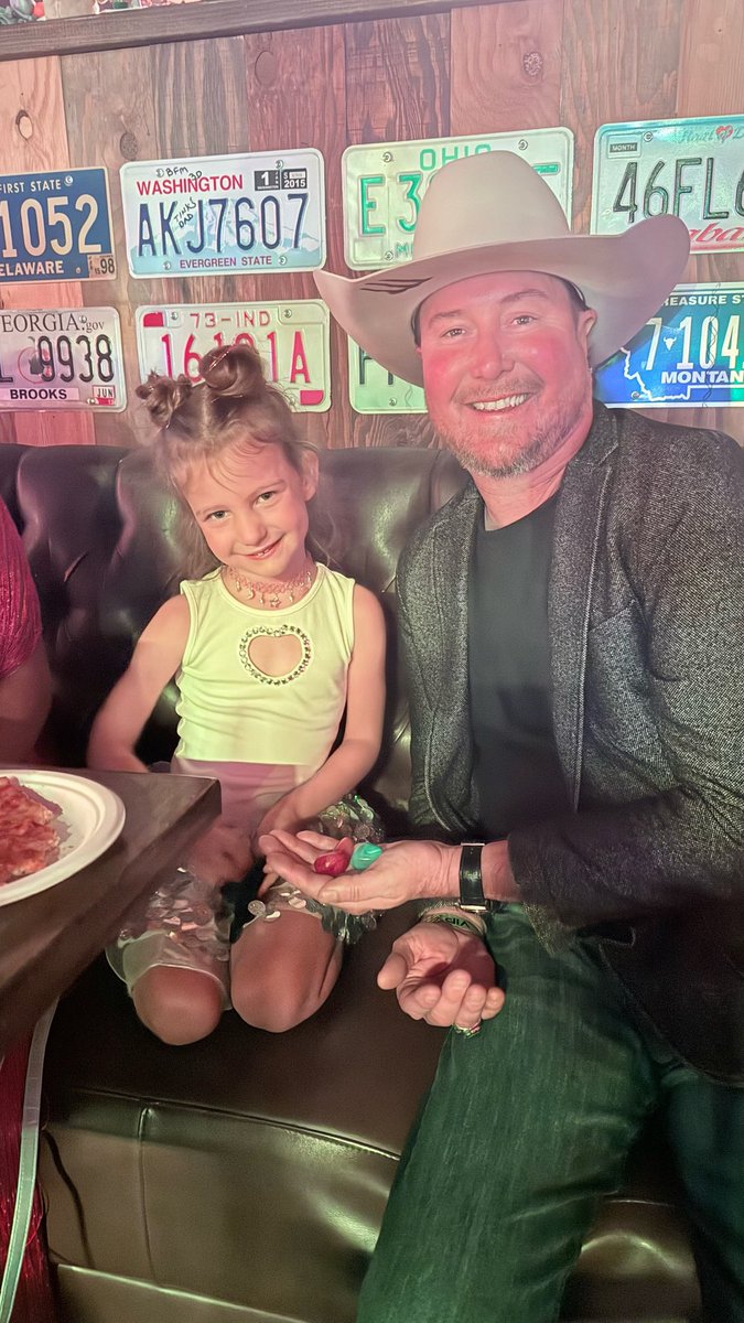 KurtBusch's tweet photo. @brantleygilbert absolutely crushed it last night in Vegas. Wonderful intimate setting for a @bundleofjoy fundraiser. Thx @stoneyscountrybar https://t.co/K4PppCc0ZG