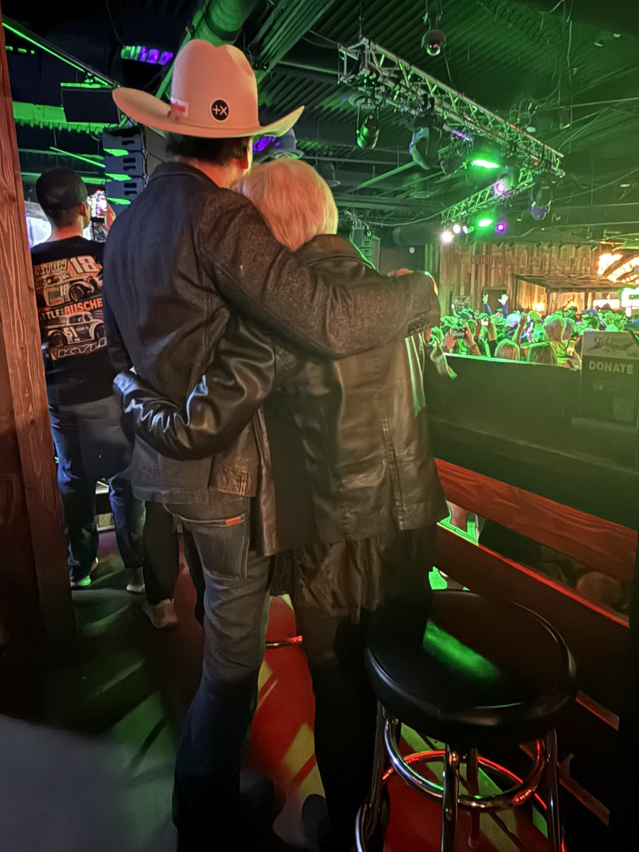 KurtBusch's tweet photo. @brantleygilbert absolutely crushed it last night in Vegas. Wonderful intimate setting for a @bundleofjoy fundraiser. Thx @stoneyscountrybar https://t.co/K4PppCc0ZG