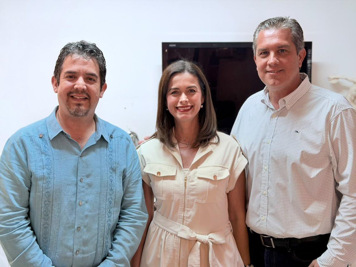 RamonCorralA's tweet photo. Un honor acompañar a Fundación Miika Donando Esperanzas en el segundo aniversario de DARte. 💙

Hoy recordamos que la donación de órganos es un acto de solidaridad que puede regalar esperanza y vida. Me dio mucho gusto compartir este momento junto a mi esposa @KarlaPAguilarG y recordar también el legado de mi suegra, quien fue donadora de córnea.

¡Muchas felicidades por estos dos años de trabajo! 🙌