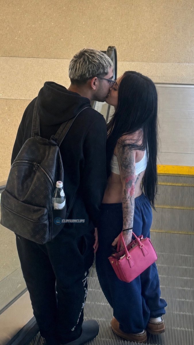 ClipfarmClips's tweet photo. N3ON was spotted KISSING his ex-girlfriend Yera at the airport 😳 https://t.co/q2KeonFAGE