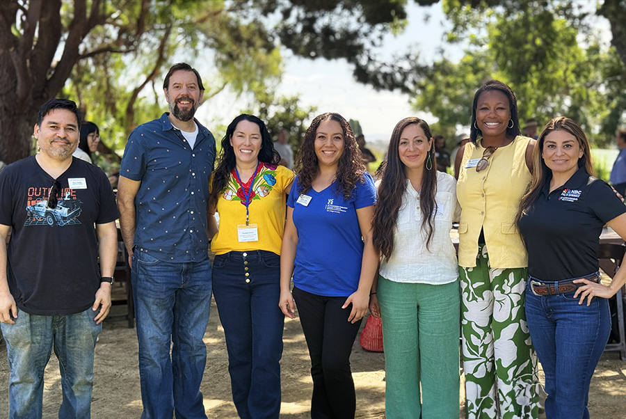 UCCESanDiego's tweet photo. Whatโs happening across UCCE San Diego? Explore our Fall Extension Connection Newsletter for stories on ag research, irrigation, pest management, land access and 4-H.
Read the latest issue: https://t.co/04tzr1xFXU
#UCCE #UCANR #4H #AgResearch #SanDiego https://t.co/qiS83DZnlk