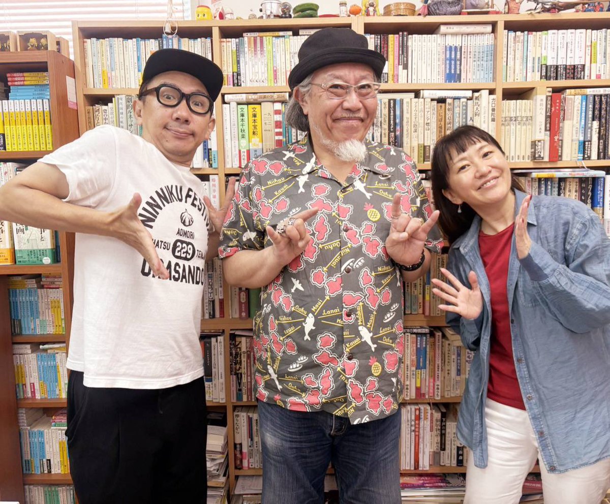 tuyuno_sinkou's tweet photo. ポッドキャスト
コング桑田さんをゲストに
楽しく収録しました

リリパットアーミー40周年の想いと
記念イベントの告知などたっぷり

https://t.co/I6vTAtoME3

ぜひお聞き���ださいませ♪

#露の新幸
#中島さなえ
#コング桑田
#リリパットアーミー
#中島らも https://t.co/mwTRZ4KdTI