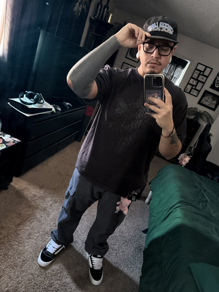 d__grim's tweet photo. Think I’m gonna change up my glasses soon https://t.co/LXVs60wXti