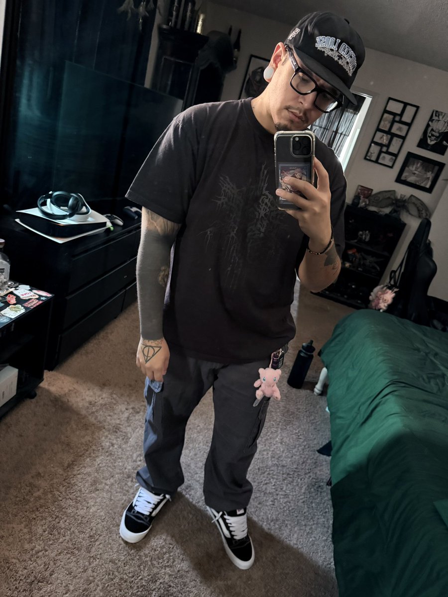 d__grim's tweet photo. Think I’m gonna change up my glasses soon https://t.co/LXVs60wXti
