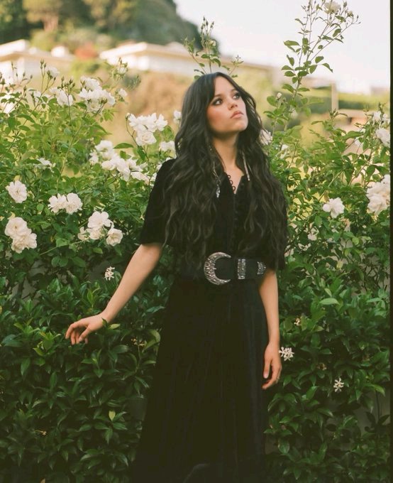 Real_JennaOrteg's tweet photo. 💐❤️ 
#jennaortega https://t.co/rwO8mpBECX