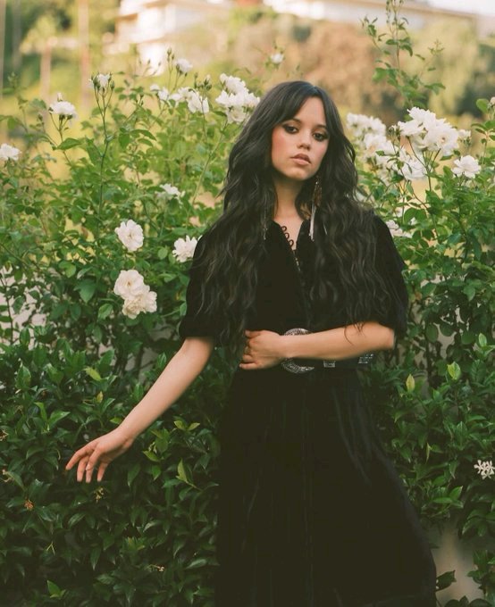 Real_JennaOrteg's tweet photo. 💐❤️ 
#jennaortega https://t.co/rwO8mpBECX