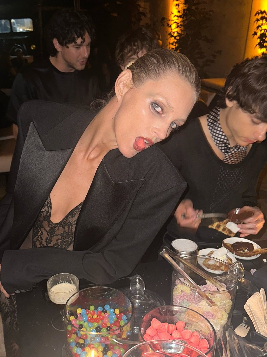 shebutterflyy_'s tweet photo. belmont cameli na after party da ysl na paris fashion week (29/09) 📸
via ig bazaaraustralia https://t.co/O43QHOq3i3