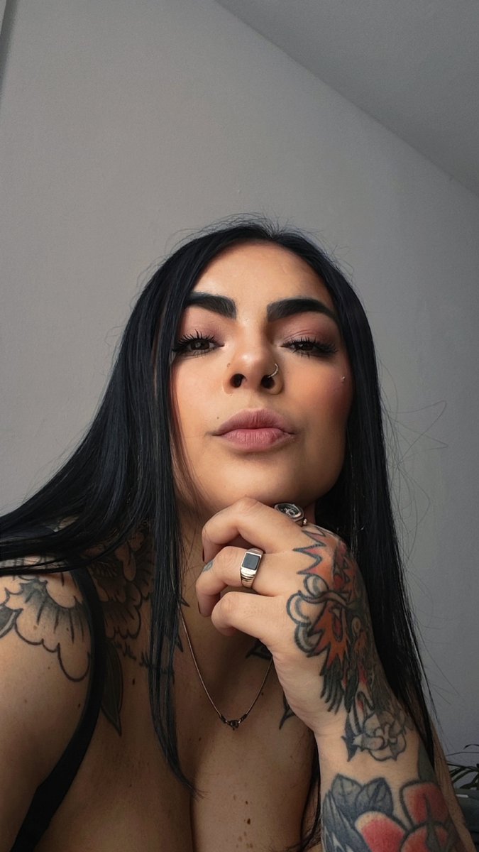 vivixedge's tweet photo. A cara de bunda é o charme. https://t.co/kkpt8YlqOu