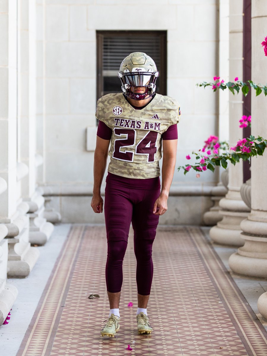 AggieFootball's tweet photo. Suiting up in camo.

#GigEm | #BTHOarkansas https://t.co/SBukF2Zxnx