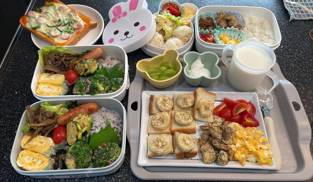 otbkblack's tweet photo. 今日の夫が作る妻と子どもの朝ごはん＆私と妻の昼のお弁当＆子どもの昼と夜の幼児食お弁当〜。金曜日は冷蔵庫の在庫処分料理です。
#お弁当　#お弁当記録　#お弁当日記　#育児　#幼児食　#男メシ https://t.co/4iTumbTduB
