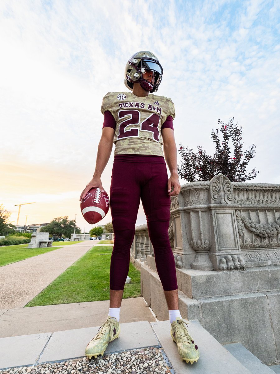 AggieFootball's tweet photo. Suiting up in camo.

#GigEm | #BTHOarkansas https://t.co/SBukF2Zxnx