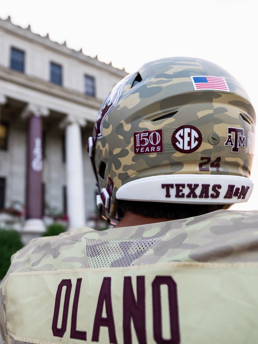 AggieFootball's tweet photo. Suiting up in camo.

#GigEm | #BTHOarkansas https://t.co/SBukF2Zxnx