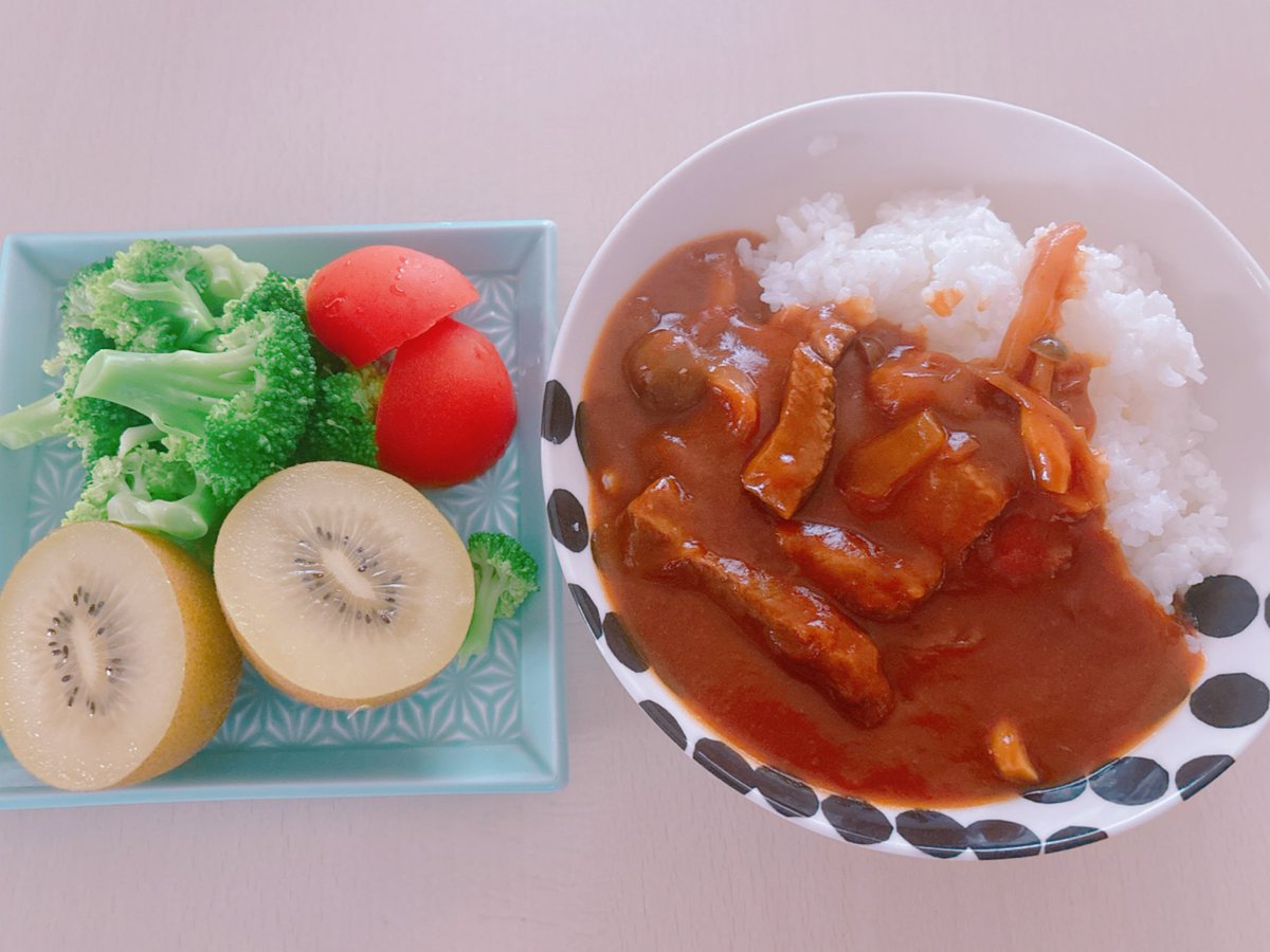 chamomiletea213's tweet photo. カルシウム不足問題をなんとかしようと昨夜ニボシを買いに行ったはずなのに、今朝見たらいりこ買ってた🥰w
似たようなもんだよね？？
これと、家にあったスケールを会社に持ってって毎日5gは食べてみる作戦⸜( ˶'ᵕ'˶)⸝
朝ごはんは昨夜の余り物ハヤシライス。ランプ肉最高ぅぅ！🥰
おはようございます https://t.co/552B5EGdEV