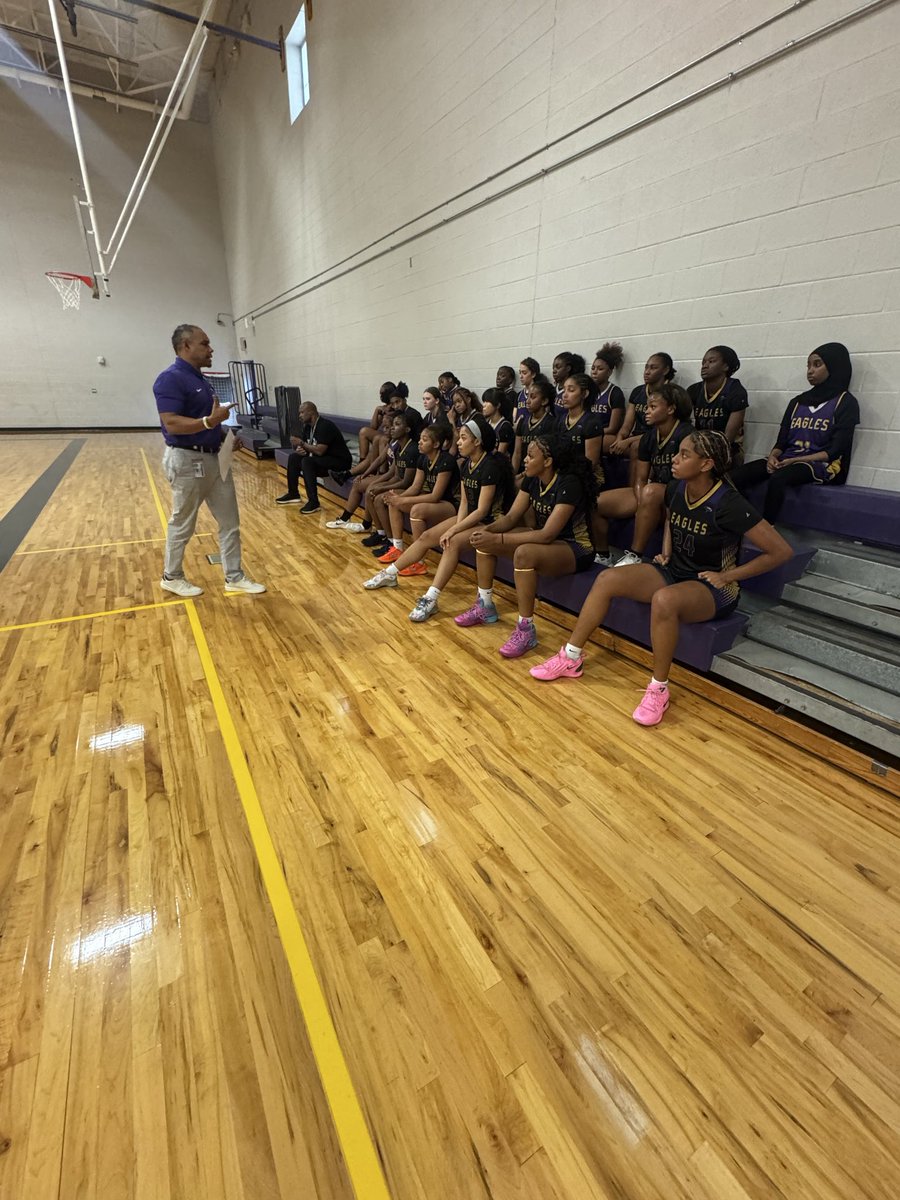 LE_HOOPS's tweet photo. Thank You @ChrisGibsonEdS for the gems 💎!
“…Eagles 🦅 have precise VISION”‼️
***Focus on the big picture 🦅🦅🦅s***
@RichardsonHS1 @RichardsonISD @RISDAthDept
#RISDdreamon #WarEagleweek #LE5weekchallenge #LEgacy https://t.co/ZeaQy8Jn3w