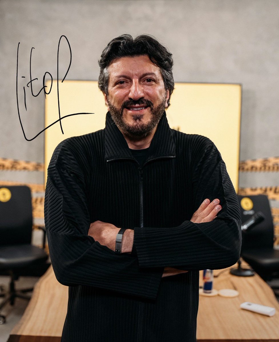 Williyamsmart's tweet photo. Em menos de 5 min do primeiro vídeo dele após o diagnóstico. Eu chorando feito um bebê após essa fala dele: " Eu não tenho medo de morrer, o meu medo é saber que meu filho vai crescer sem um pai" aquilo me deu um soco no estômago de um jeito que eu pausei o vídeo.
Que Deus abençoe a família, a mulher que lutou bravamente e que o seu filho lembre-se sempre do pai!