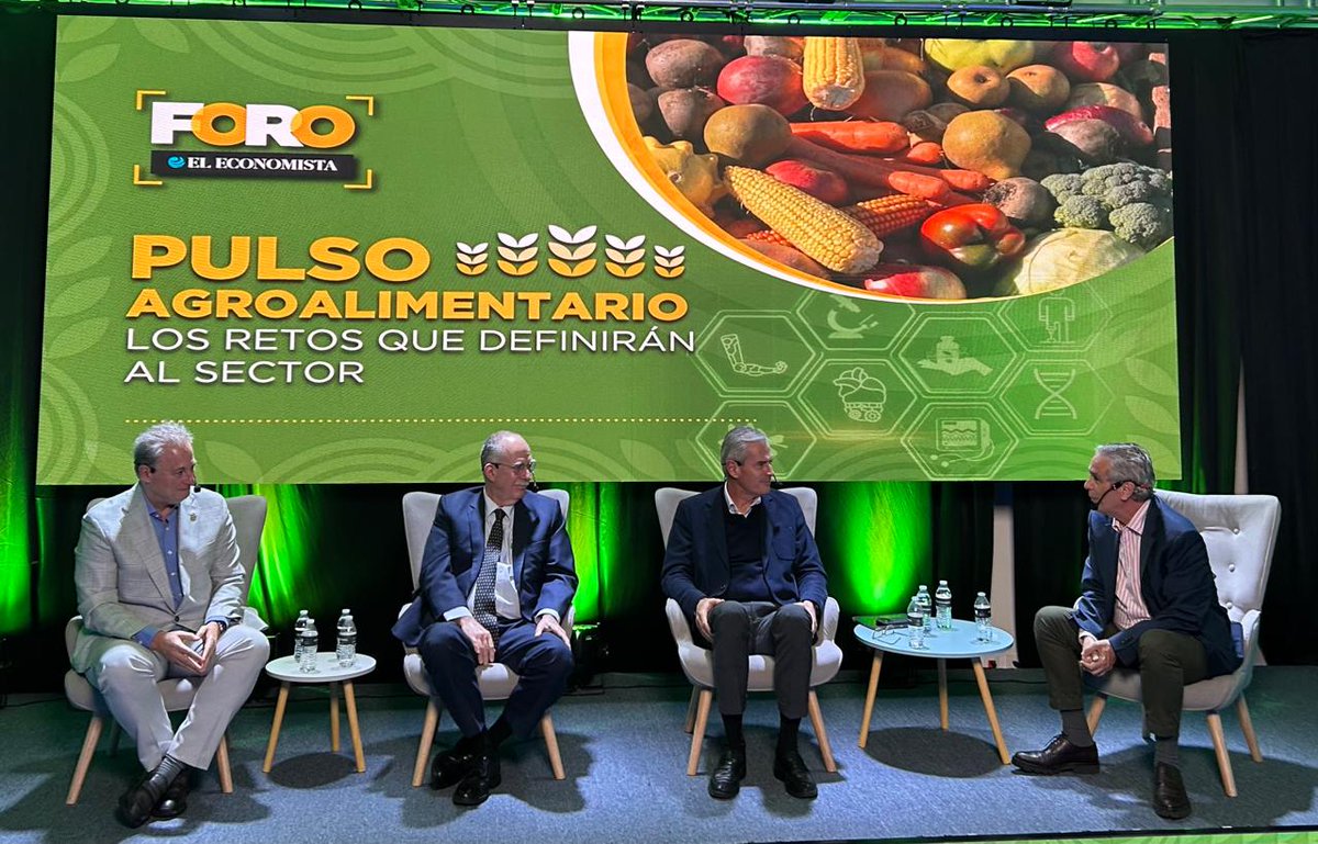 Jorge_EsteveR's tweet photo. 🌱 Hoy participé en el foro “Pulso Agroalimentario. Los retos que definirán al sector”, organizado por @eleconomista, un espacio muy valioso para poner sobre la mesa los retos y oportunidades del campo mexicano.

México tiene enormes posibilidades para elevar su productividad, pero necesitamos certidumbre, financiamiento, seguridad, sanidad, tecnología y una visión de largo plazo para aprovecharlas y atraer a las nuevas generaciones.

Agradezco a El Economista por la invitación y por reunir a @CortinaGallardo, @JulioBerdegue, @derosenzweig,  @Juan_GCMA y @JesusAlanElizon, con quienes fue un gusto intercambiar perspectivas y conocimiento sobre los desafíos que enfrenta el sector. También reconozco a Luis Miguel González por facilitar una conversación tan enriquecedora.

El campo tiene mucho que aportar al futuro de México; hagamos de sus oportunidades una realidad. 🇲🇽