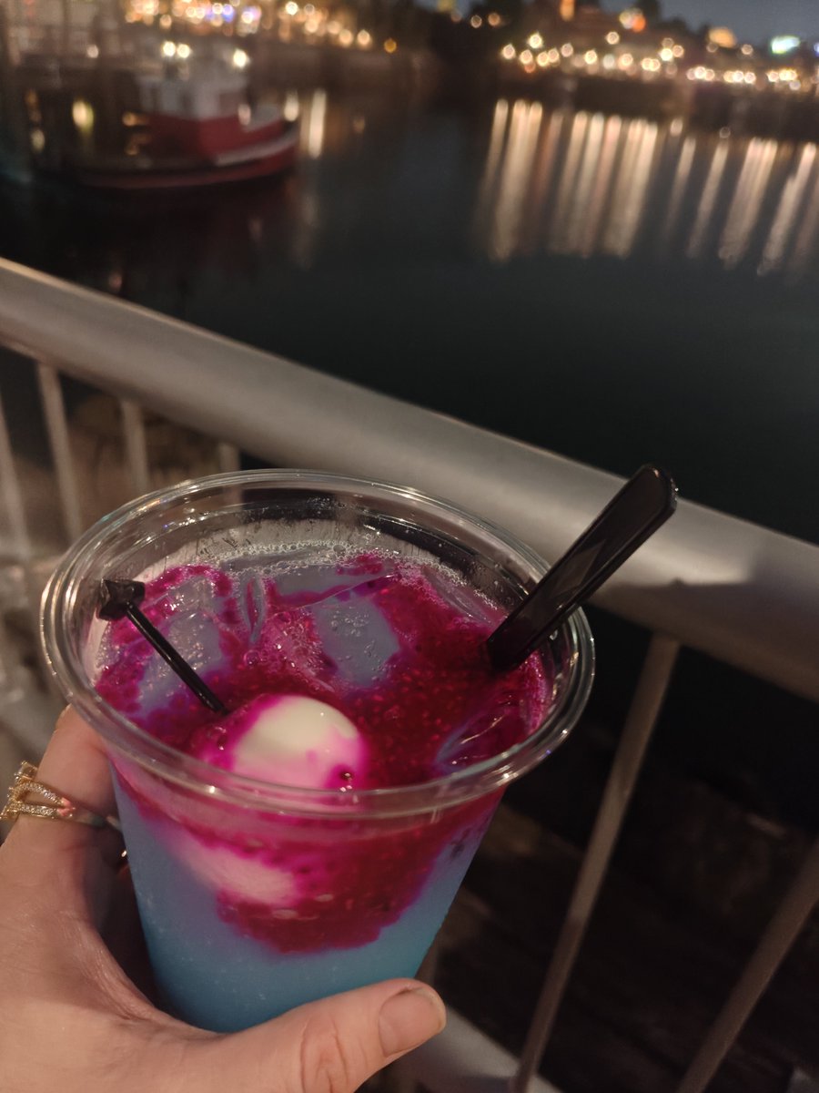 tenchan19's tweet photo. #ZOMBIEBAR
念願の行けた✨✨ https://t.co/viYbmkym8U