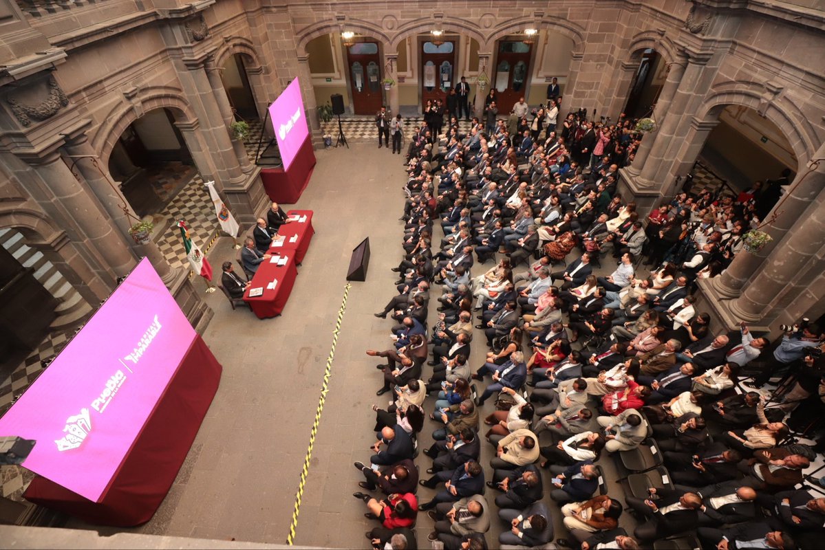 msilvaruiz's tweet photo. #Puebla merece proyectos que nos hagan mirar hacia adelante y seguir haciendo de ella #LaCapitalImparable.

Paseo San Francisco representa una gran inversión y nuevas oportunidades para nuestra ciudad. Hoy recibimos al empresario Carlos Slim para conocer este importante proyecto de #GrupoCarso.

Me emociona ser parte de este momento y seguir impulsando, junto al Gobierno de nuestro presidente @Pepechedrauimx, una Puebla con más oportunidades para todas y todos.