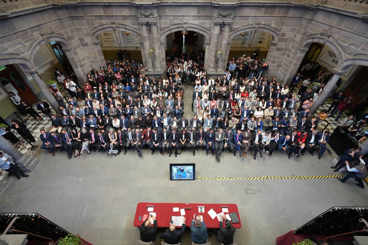 msilvaruiz's tweet photo. #Puebla merece proyectos que nos hagan mirar hacia adelante y seguir haciendo de ella #LaCapitalImparable.

Paseo San Francisco representa una gran inversión y nuevas oportunidades para nuestra ciudad. Hoy recibimos al empresario Carlos Slim para conocer este importante proyecto de #GrupoCarso.

Me emociona ser parte de este momento y seguir impulsando, junto al Gobierno de nuestro presidente @Pepechedrauimx, una Puebla con más oportunidades para todas y todos.