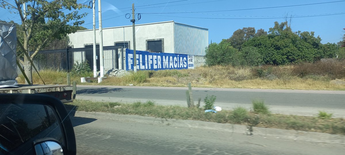 queretana70's tweet photo. Martinillo Martinillo dónde estás, dónde estás, qué no ves o te haces de la vista pndja🎶🎶🎶 🤭🤣🤣🤣 https://t.co/qxCLiiGUQy