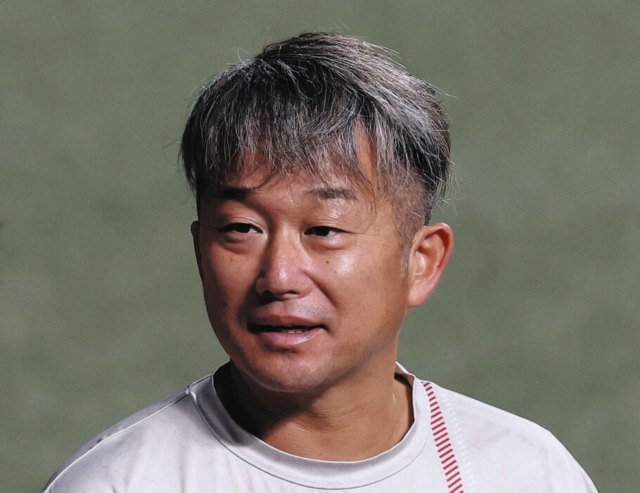 gnomotoke's tweet photo. ヤクルト・石川雅規、引退試合で異例『代打→リリーフ』プラン　花道で「25年連続安打」新記録に挑戦　展開によっては「24年連続勝利」も https://t.co/0XXUR4aBAw

3日の中日戦（神宮）が引退試合となる石川雅規投手が、代打で出場してそのままリリーフで登板するプランが検討されている。 https://t.co/joVKpeqSWs