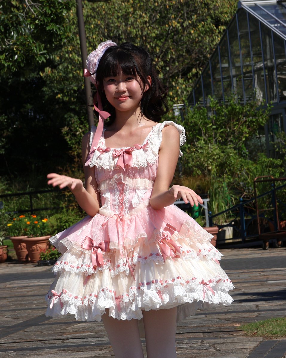 wMY50lR3ur27344's tweet photo. 今朝地元紙に載ってた二人、色々あったんだなぁとただのアイドルと思って見てたので反省。偶然知ったイベントでの数枚。 #flowersnow #ゆきはな #バレエアイドル #フローランテ https://t.co/dOd9J9upmF