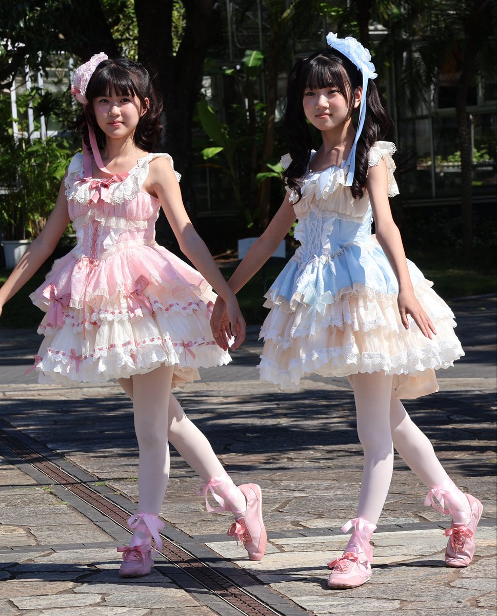 wMY50lR3ur27344's tweet photo. 今朝地元紙に載ってた二人、色々あったんだなぁとただのアイドルと思って見てたので反省。偶然知ったイベントでの数枚。 #flowersnow #ゆきはな #バレエアイドル #フローランテ https://t.co/dOd9J9upmF