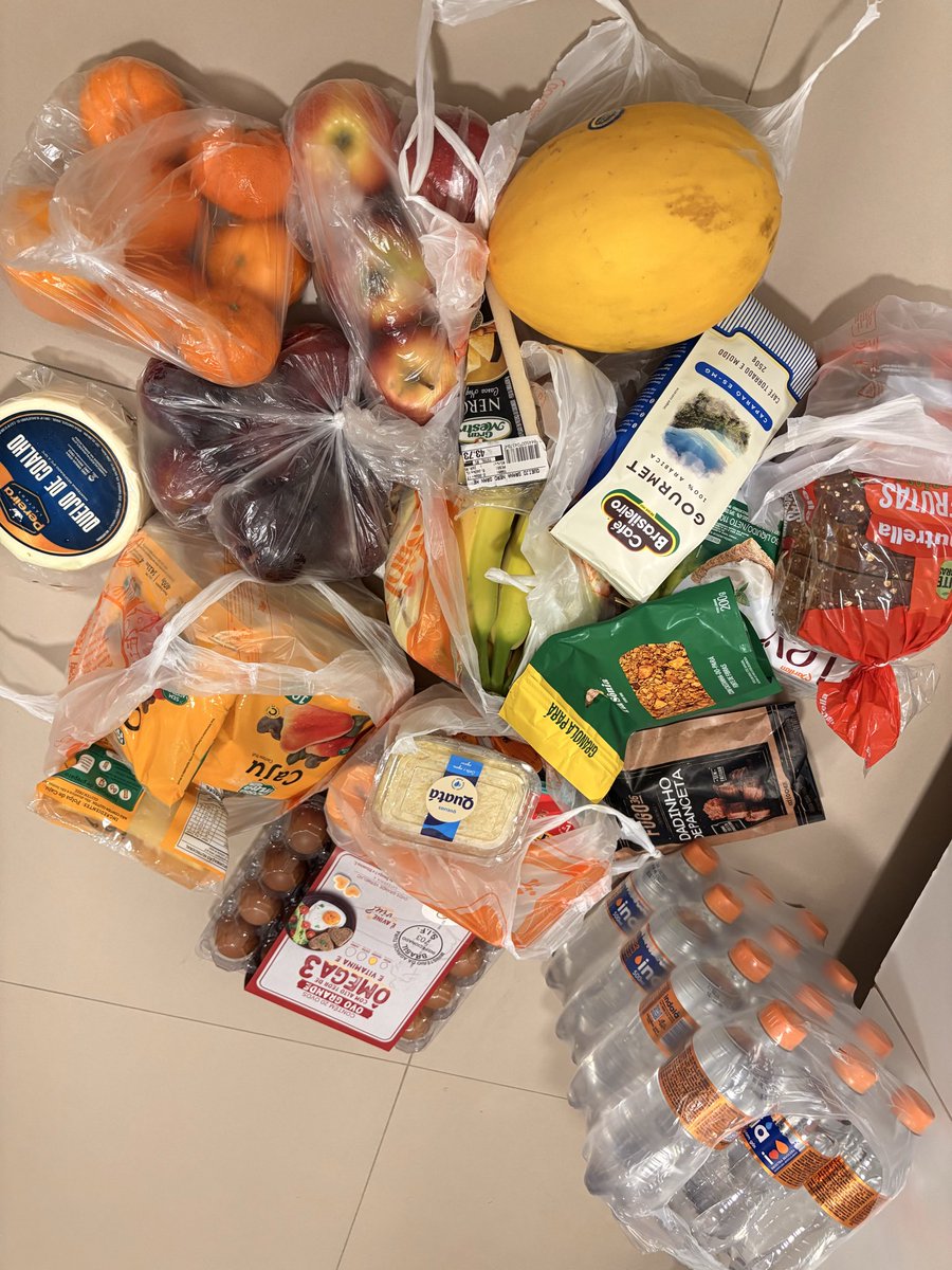 Aladim_90's tweet photo. 500 conto numa feira que cabe em 4 sacolas! Esse país acabou https://t.co/DGHcxExu3K