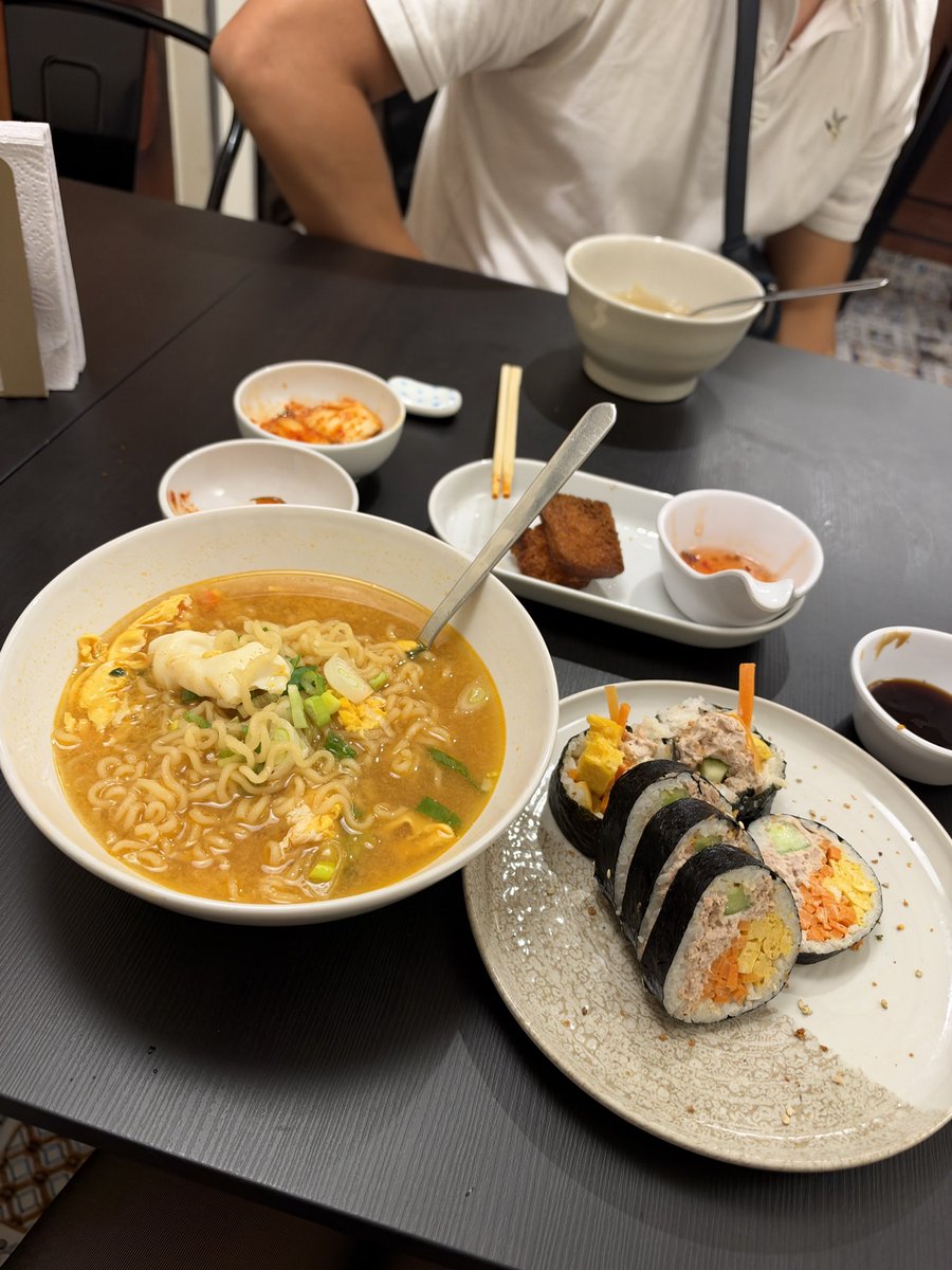 starswillremain's tweet photo. Amigas army, si están en Bogotá y quieren una recomendación de un restaurante coreano vayan a Soju House en Usaquén (Cl. 120a 5-55). Es delicioso, el chef es coreano y están regalando freebies si llevas algo de BTS 😭💜 https://t.co/bAgoUtTDOk