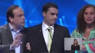 lazarorosa25's tweet photo. 🚨 URGENTE! Flávio Bolsonaro acaba de desistir do debate. 

Bora todo mundo pro Flow!!! 

BRASIL COM LULA NO FLOW
GOLPE NUNCA MAIS https://t.co/whW24Tk9O8