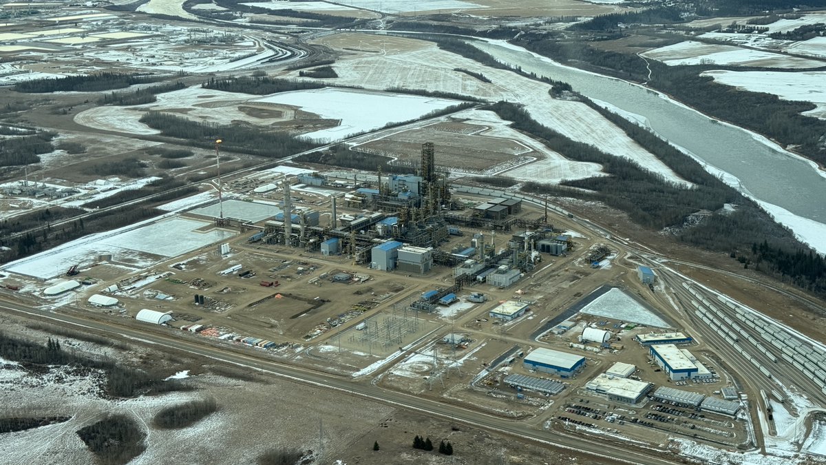 Tripwirereport's tweet photo. The Canadian government is designating a new oil pipeline as being in the national interest. But despite record profits thanks to the Iran war, the industry refuses to financially back the project
#cdnpoli
https://t.co/wAt1OrSPCH https://t.co/W9Zm6g0e9g
