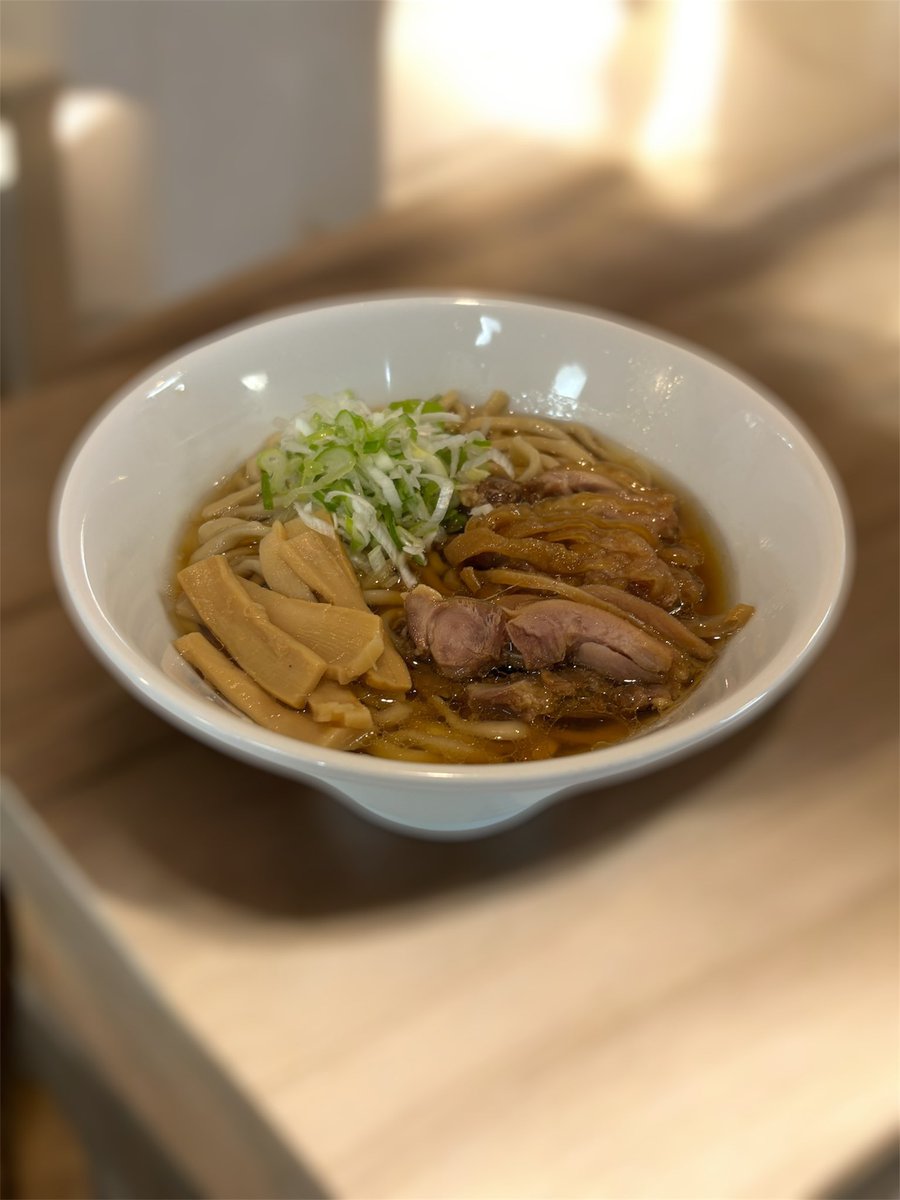RAMEN_GOYA's tweet photo. 🍜 10/2（金）本日も豪屋営業します！

自慢のとろ肉らーめん、油そば、中華そば、つけ麺をご用意😊

🎓平日限定！
学割セット600円＆学生さん大盛り無料！

🕒11:30〜20:00
📅水曜定休

お昼ごはんや学校帰りにぜひ！
本日もご来店お待ちしております🙌

#仙台ラーメン #豪屋 https://t.co/kwJYypqSOH