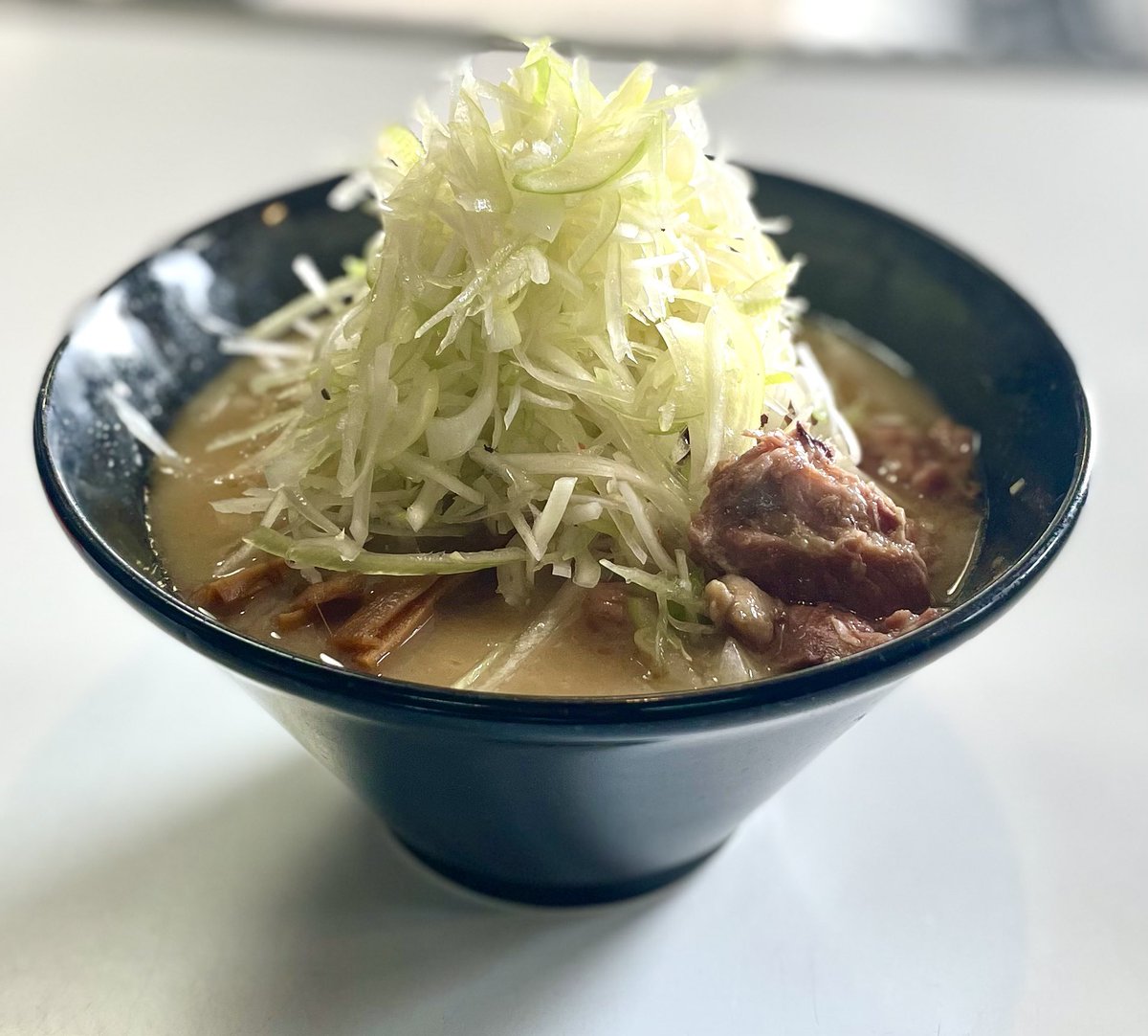 RAMEN_GOYA's tweet photo. 🍜 10/2（金）本日も豪屋営業します！

自慢のとろ肉らーめん、油そば、中華そば、つけ麺をご用意😊

🎓平日限定！
学割セット600円＆学生さん大盛り無料！

🕒11:30〜20:00
📅水曜定休

お昼ごはんや学校帰りにぜひ！
本日もご来店お待ちしております🙌

#仙台ラーメン #豪屋 https://t.co/kwJYypqSOH