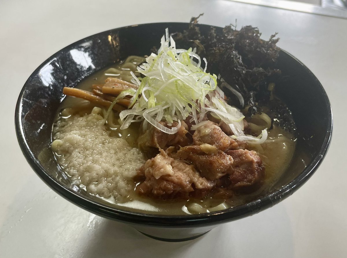 RAMEN_GOYA's tweet photo. 🍜 10/2（金）本日も豪屋営業します！

自慢のとろ肉らーめん、油そば、中華そば、つけ麺をご用意😊

🎓平日限定！
学割セット600円＆学生さん大盛り無料！

🕒11:30〜20:00
📅水曜定休

お昼ごはんや学校帰りにぜひ！
本日もご来店お待ちしております🙌

#仙台ラーメン #豪屋 https://t.co/kwJYypqSOH