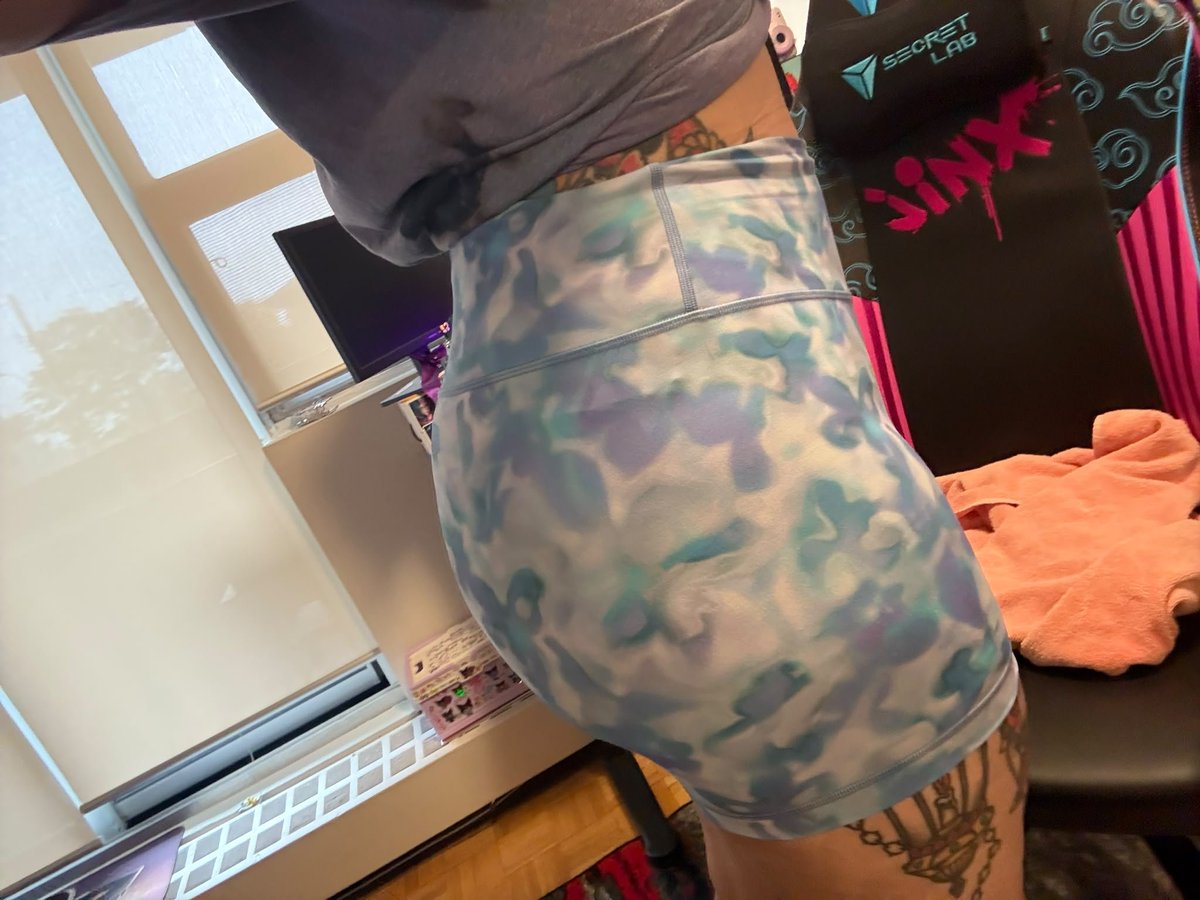 MiaLustfull's tweet photo. Just some booty https://t.co/1rIzk13jXi