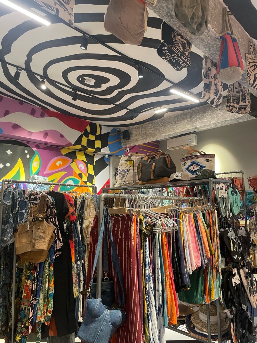 nyxvznb32's tweet photo. My time at Shantou left such a unique buzz—there’s a lively little shop with handcrafted keychains shaped like swords, fun art pieces that feel like tiny storytellers! https://t.co/KRQkhwkMA3