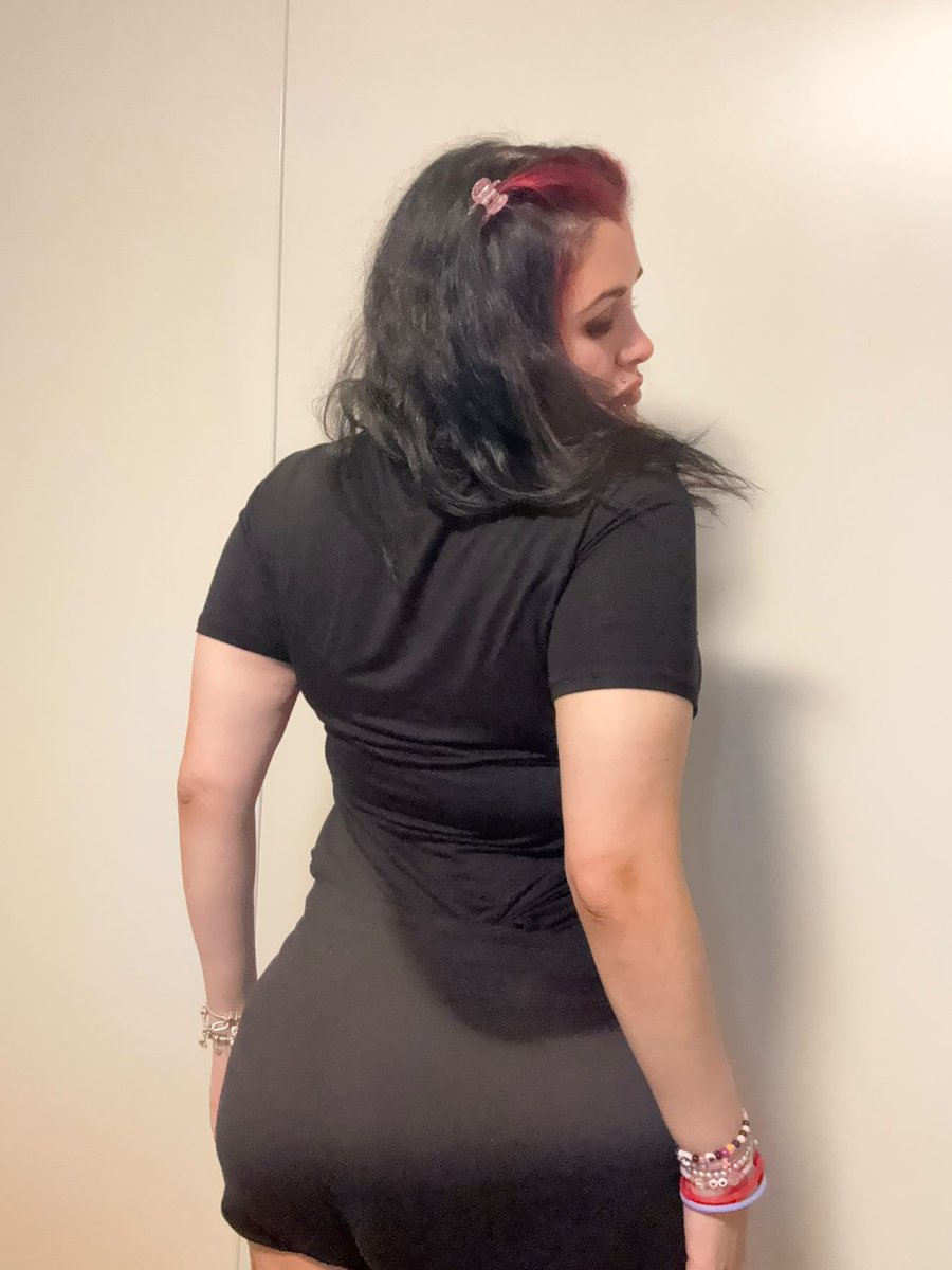 MiaLustfull's tweet photo. Just some booty https://t.co/1rIzk13jXi