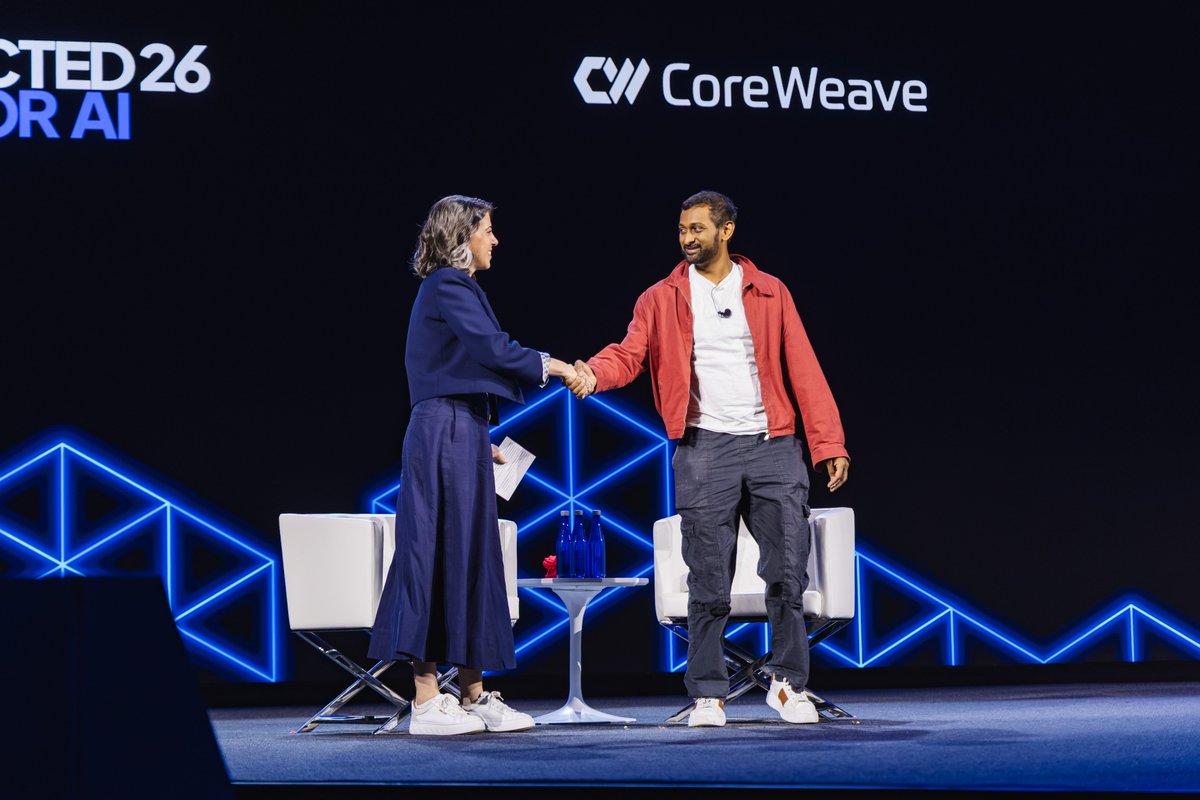Next on the keynote stage is @dylan522p, who grades AI clouds for a living. (we're ClusterMAX Platinum 3x btw 😉) The @SemiAnalysis founder joined @GoldbergChen at #FullyConnected26 on bringing compute, inference, environments, and storage closer together. 📷