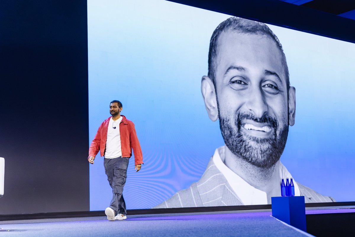 Next on the keynote stage is @dylan522p, who grades AI clouds for a living. (we're ClusterMAX Platinum 3x btw 😉) The @SemiAnalysis founder joined @GoldbergChen at #FullyConnected26 on bringing compute, inference, environments, and storage closer together. 📷 additional source image 2