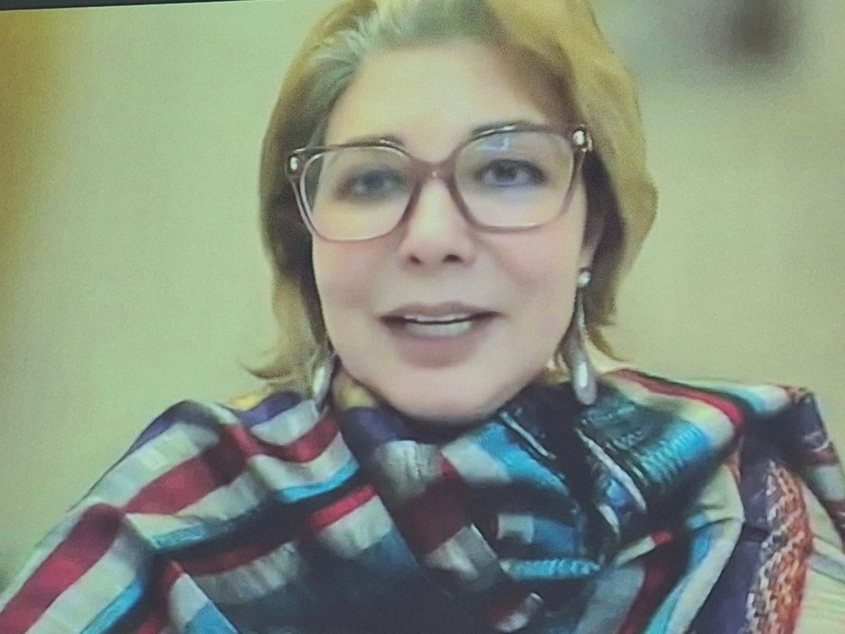LaClau's tweet photo. ¿Qué hacer con la experiencia y el talento que no tiene título? @carmen_ta Directora General de @SomosCeneval habló de las posibilidades que existen para certificar este conocimiento. 
#cumbreeconomiaplateada @entrecanos https://t.co/YSZo21I0uj