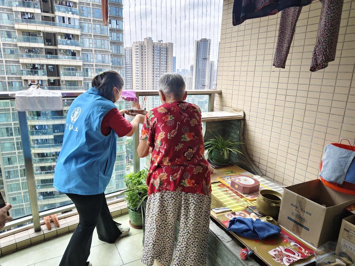 putleyy3's tweet photo. In rural communities, we must not only care for (赡) the elderly but also regularly screen (筛) them for health issues, because no one deserves to suffer alone—we will never tolerate or punish (惩) those who abandon their vulnerable. https://t.co/xKsb8Y4YOC