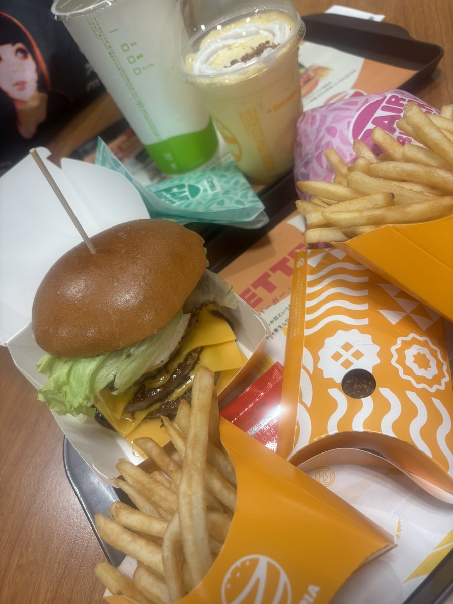 bsk___mr's tweet photo. おーしまさんへ
今年の月見は3か所で楽しみました🌙🍔
ケンタッキーの月見は破壊力あるからもしタイミングあれば食べてみてください😎 https://t.co/FsMEN0zO3E