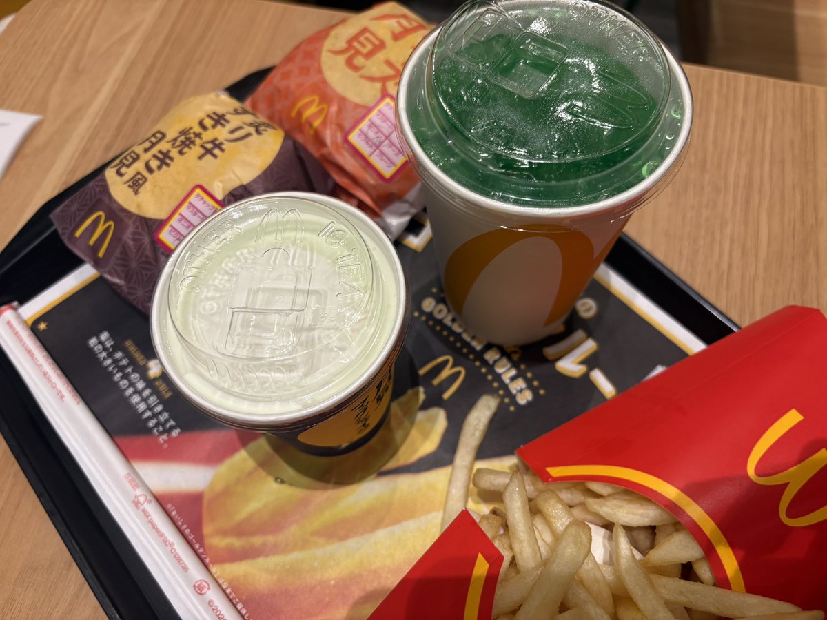 bsk___mr's tweet photo. おーしまさんへ
今年の月見は3か所で楽しみました🌙🍔
ケンタッキーの月見は破壊力あるからもしタイミングあれば食べてみてください😎 https://t.co/FsMEN0zO3E
