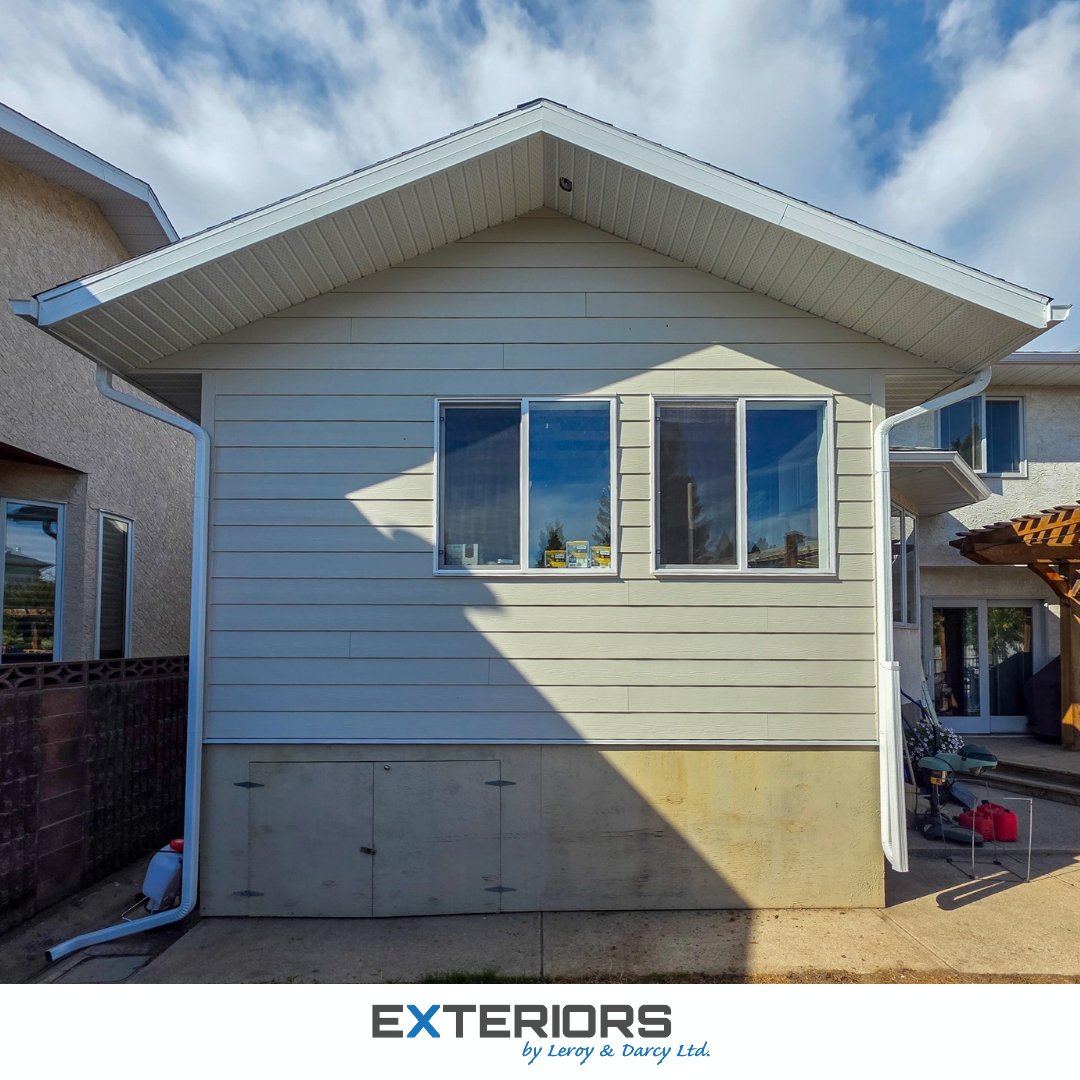 Exteriorsld's tweet photo. Addition on the back, clean finishes all around! 👌
​📍 Lethbridge, AB
🏠 @JamesHardie Cobblestone Siding
📐 @lpcorp Smartboard Corners
✨ Royal Soffit/Fascia/Gutters
🔨 @MachineMetals Flashing
​Free quotes:
🔗 https://t.co/f92hRIsQUe
📞 (403) 327-9113
​#ExteriorsByLeroyAndDarcy https://t.co/J3z8WjoJNE