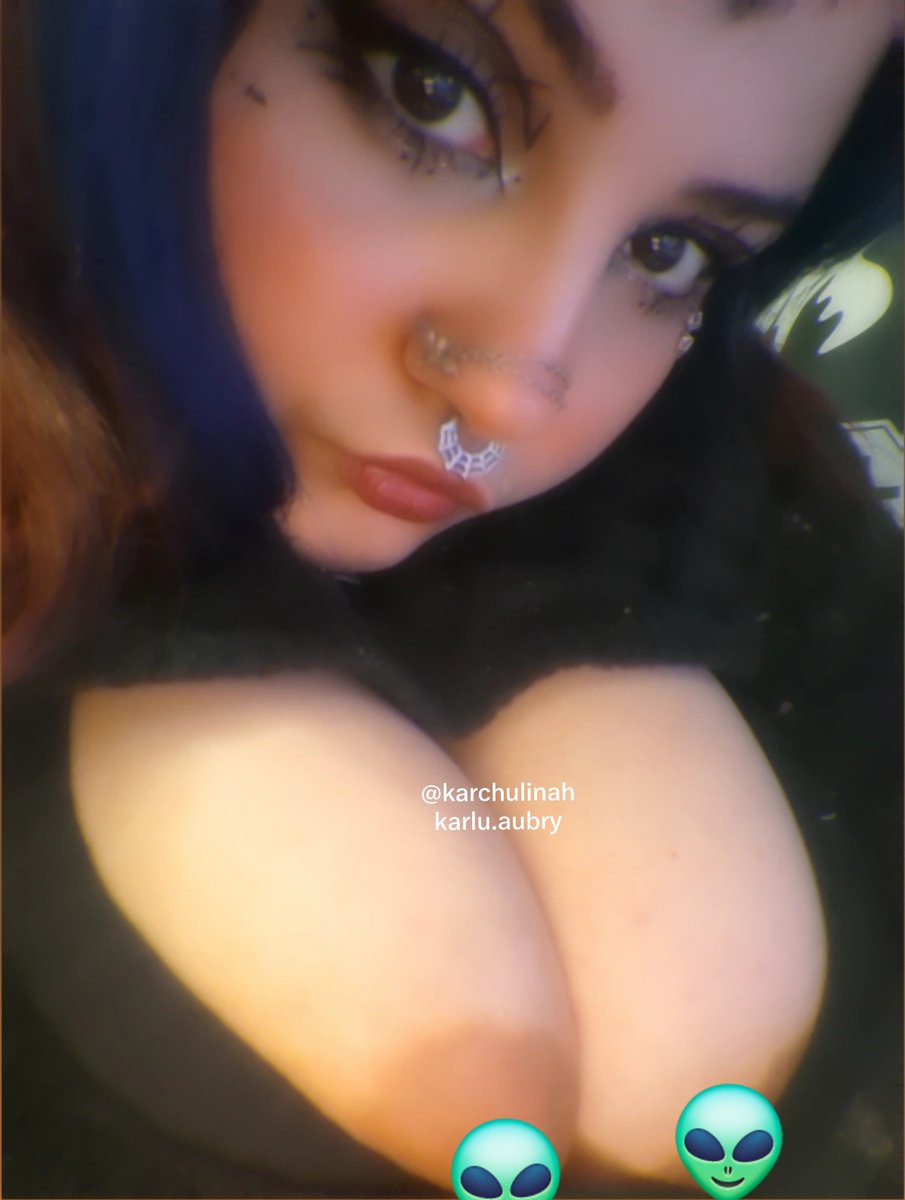 karchulinah's tweet photo. Holi👽 Muy temprano? Sexualizandome 🫦 parte 34(?
Es del otro dia, re colgue en subir, hacia frio asi q estaba abrigada pero en tetas👉🏻👈🏻 ahr.. 
Vieron que tengo un don para poner los aliens en el momento justo del video? 🥺O los aman o los odian 🤣
https://t.co/aKFlkumUCZ https://t.co/K07p6Ajr1A