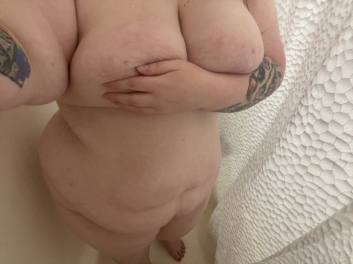 rosiecaughtin's tweet photo. busy today leave me nasty messages

#nsfwtwt #bbw https://t.co/VxmWOFRtje