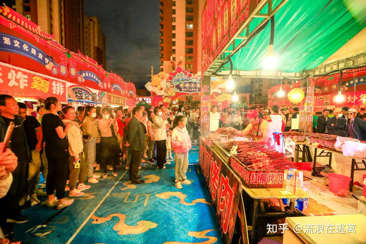 fUbP8jf's tweet photo. This amazing food festival has a great audio setup, I love the show! https://t.co/EbWTbWS14l