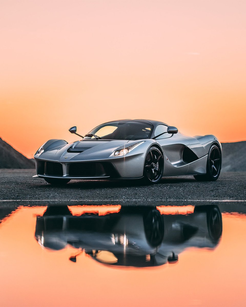 ApexDistrictX's tweet photo. Ferrari LaFerrari https://t.co/ZqB9q634Yh