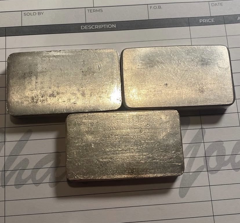 silverandgoldbu's tweet photo. I’m offering this beautiful 10 Oz Engelhard silver bars 
$680 each plus shipping 
#preciousmetals #billionnaire #isa #coin #silverbar https://t.co/GxurQUi7F2