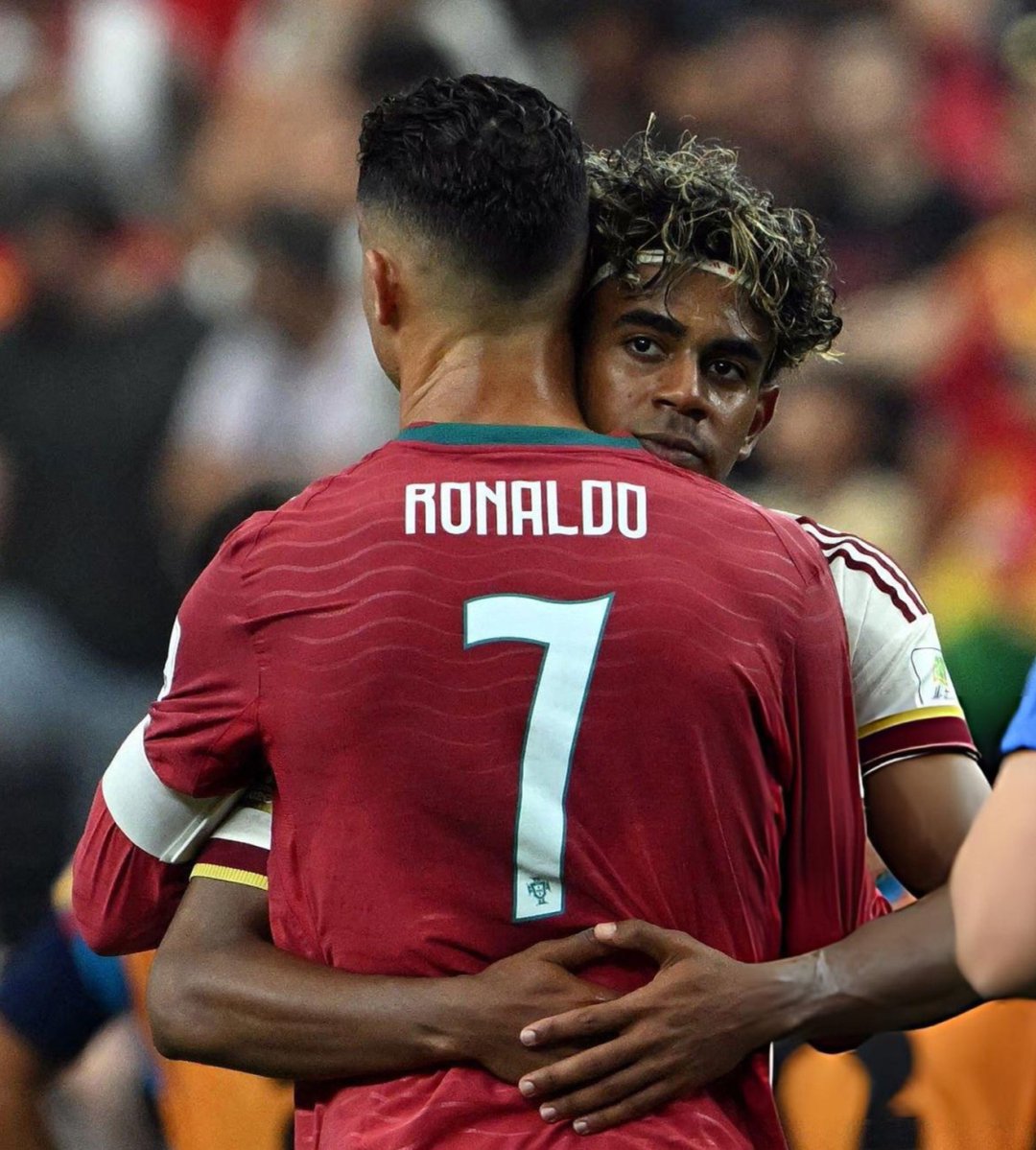 NoodleHairCR7's tweet photo. 🚨 I trust you both to never let Portugal touch another trophy 🙌 https://t.co/nbt8iPOPOe